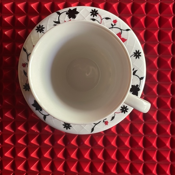 FINE PORCELAIN TEACUP AND SAUCER IN RED & BLACK - Picture 6 of 11